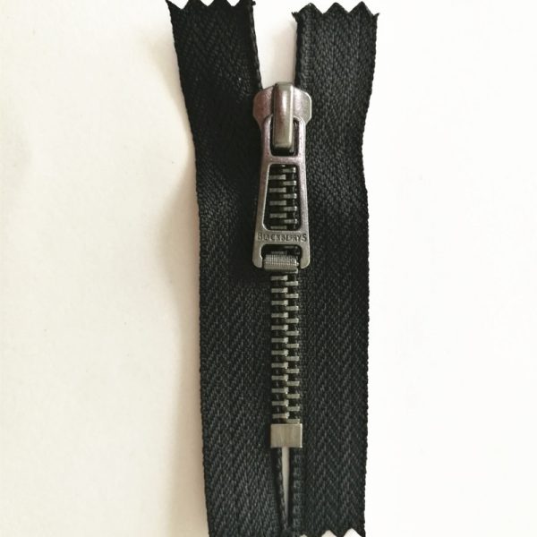 Special black nickel zipper with oe and ce